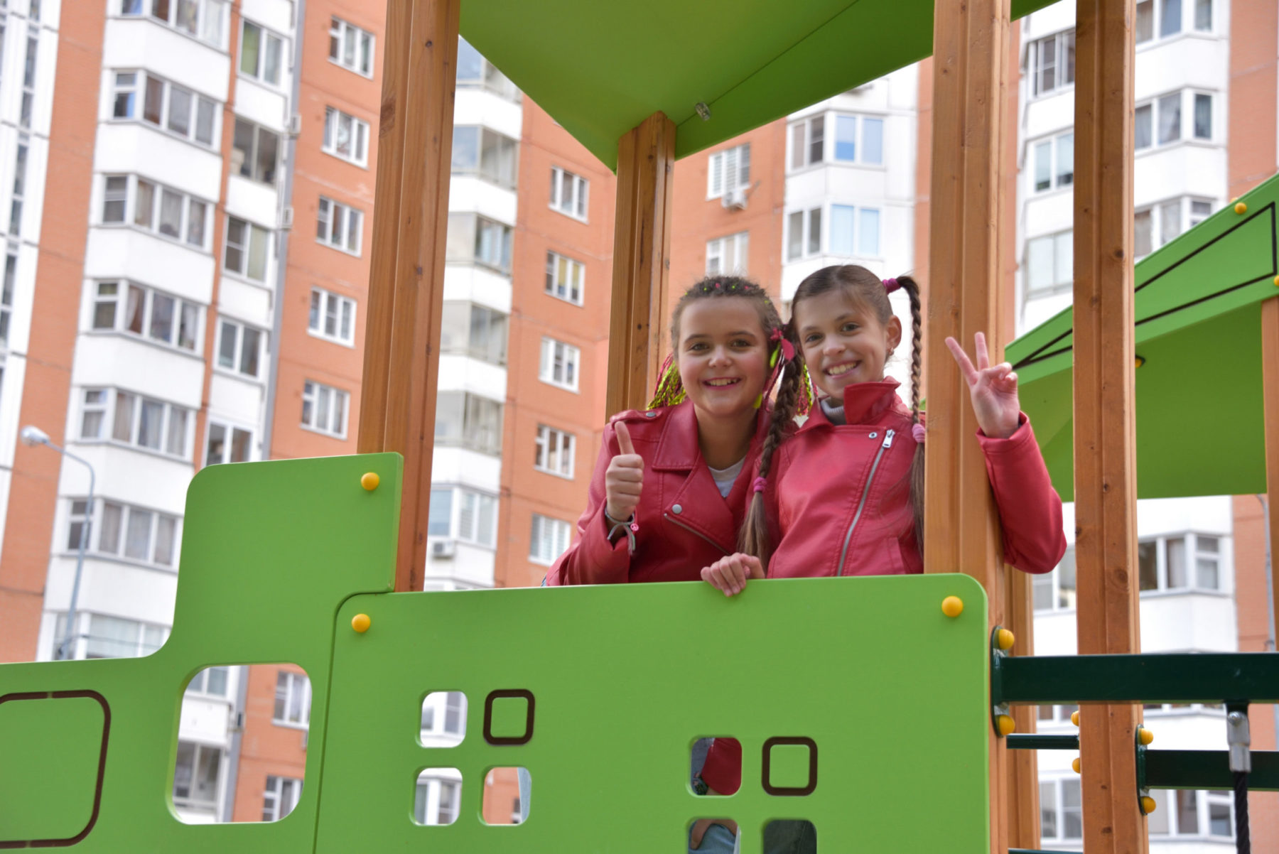 Губернаторскую детскую площадку открыли на улице Советской в Балашихе